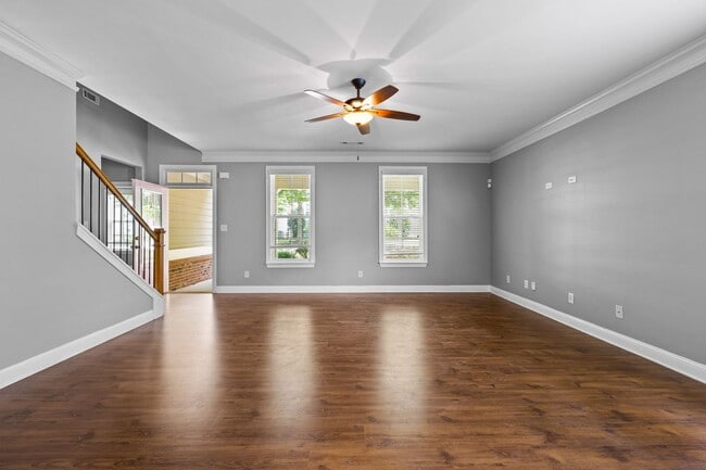 Building Photo - 175 Colonial Ct