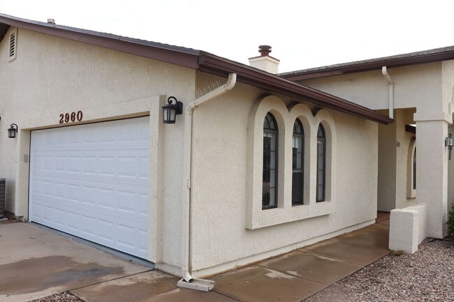 Building Photo - Home with a Pool!!!