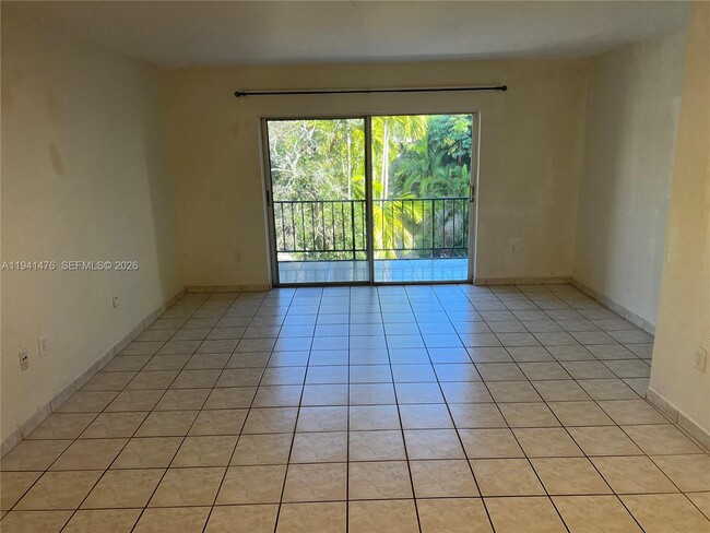 Building Photo - 6900 N Kendall Dr