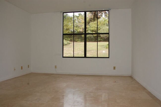 Building Photo - Luxurious Lower Village 2 Bedroom Condo