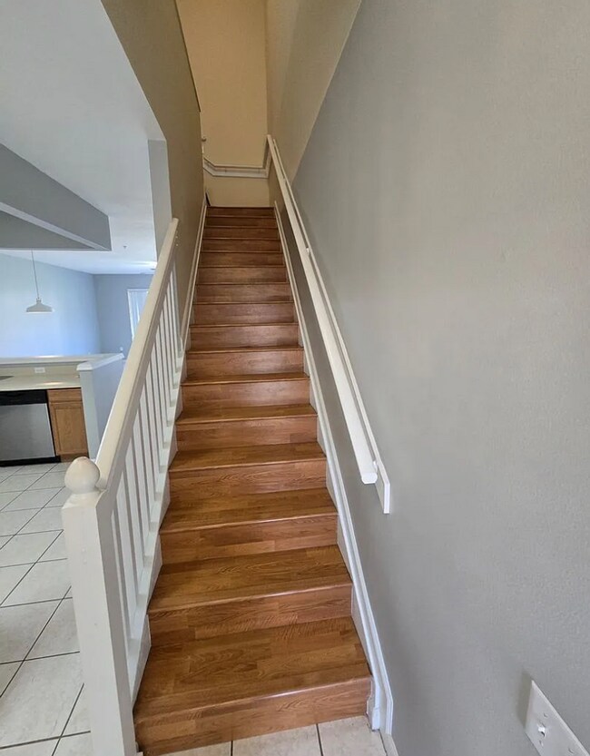 Building Photo - Lakefront Townhome in MetroWest