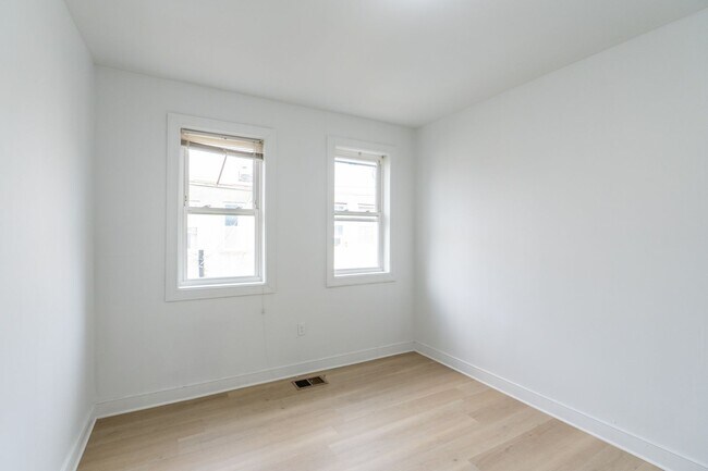 Building Photo - Newly rehabbed 3 bedroom 1.5 bath unit