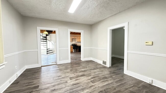 Building Photo - SPACIOUS...3 Bedroom 1 Bath