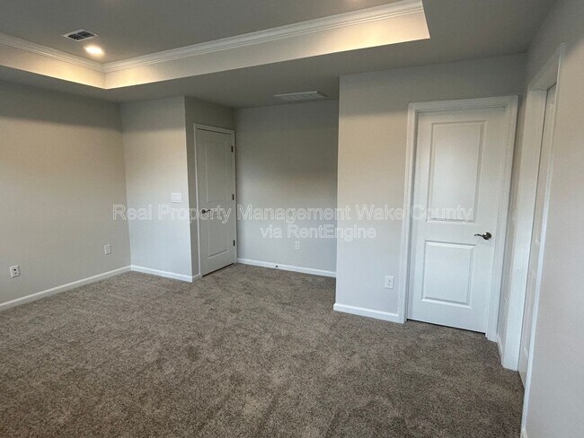 Building Photo - 2795 Cassius Dr
