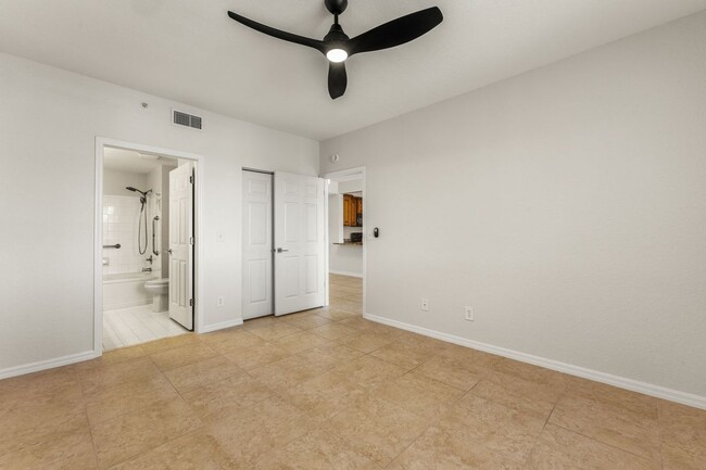 Building Photo - 6401 Aragon Way