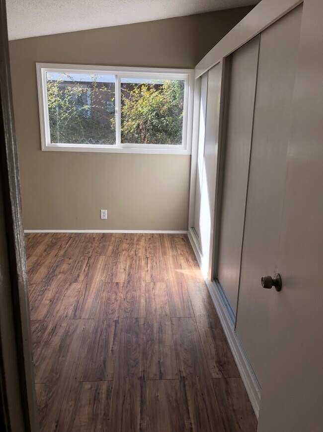 Building Photo - 3138 E Ave Q4