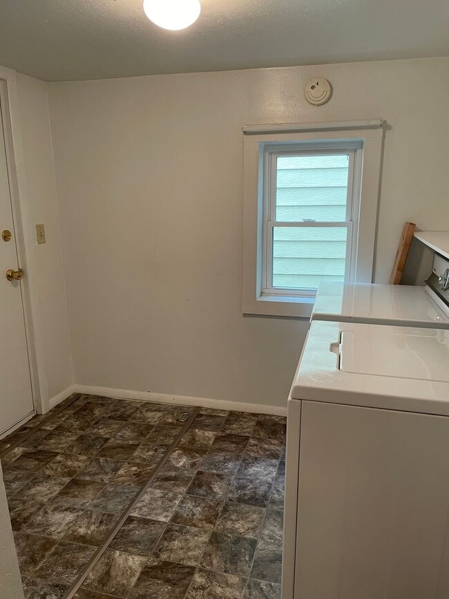 Building Photo - Quaint home in downtown Gillette