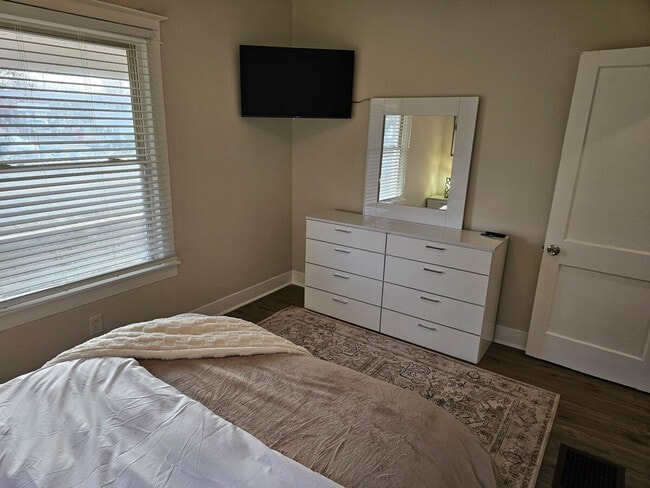 Building Photo - 1106 Central Ave