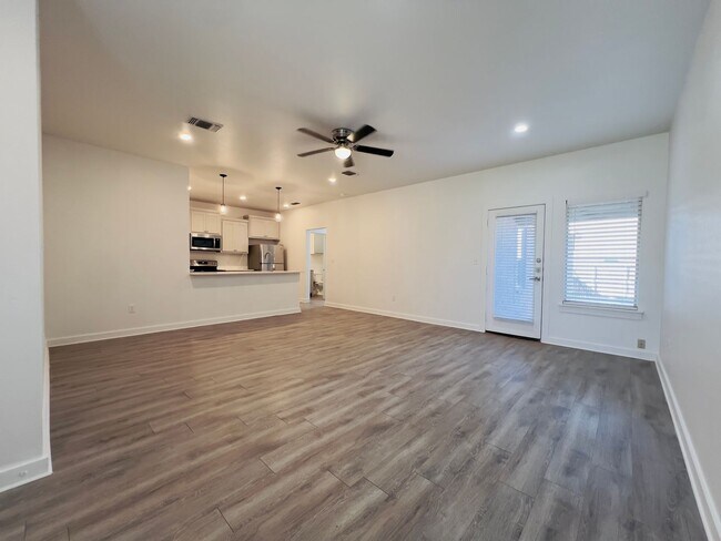 Building Photo - Spacious 3-Bedroom Townhouse Near Texas Tech