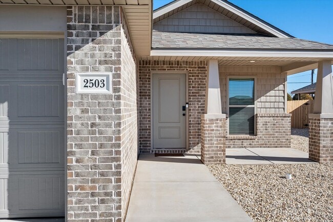 Building Photo - Now Pre-Leasing and a 55' TV -New 3/2/2 in Willowbend