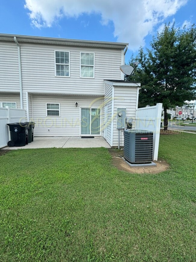 Building Photo - 3BR/2.5BA Townhouse in Settlers Landing; E...