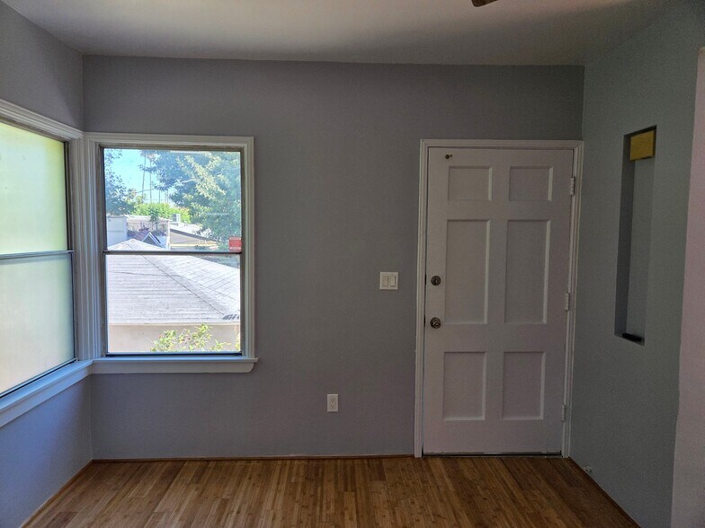 Building Photo - 7316 Owensmouth Ave