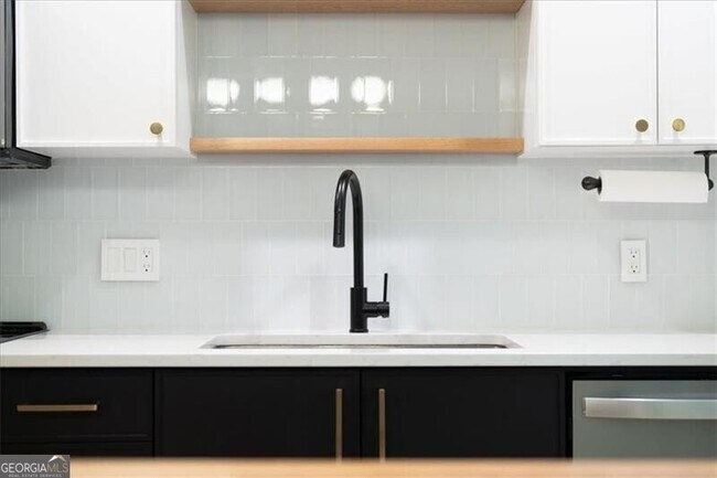 Building Photo - 1364 Rietveld Row NW