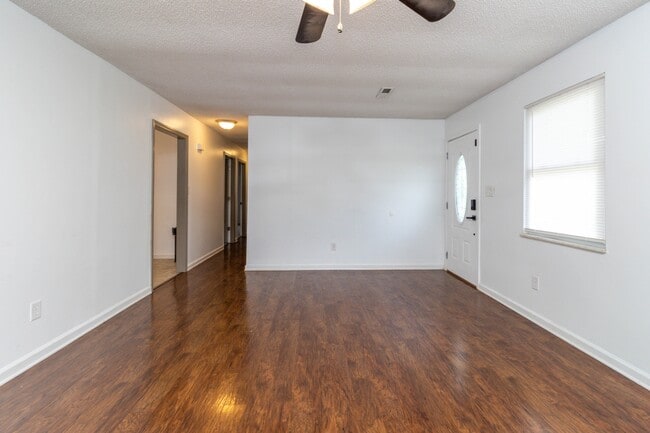 Building Photo - 2821 Vicksburg Ln