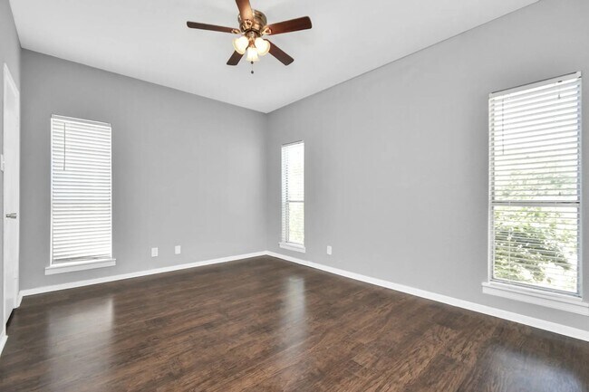 Building Photo - Beautiful 1 Bedroom 1 Bathroom  Available