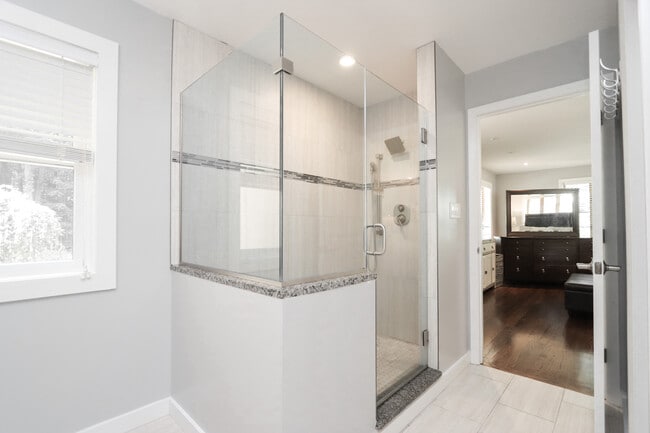 Building Photo - 22 Allen St