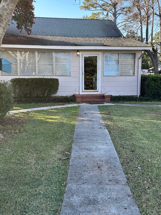 Building Photo - 1601 S 41st St