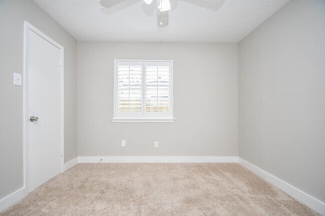 Building Photo - 15807 Los Altos Dr