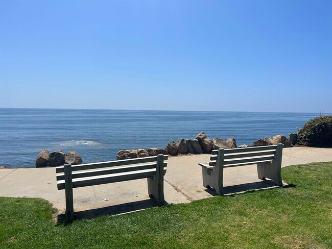 Building Photo - 5490 La Jolla Blvd