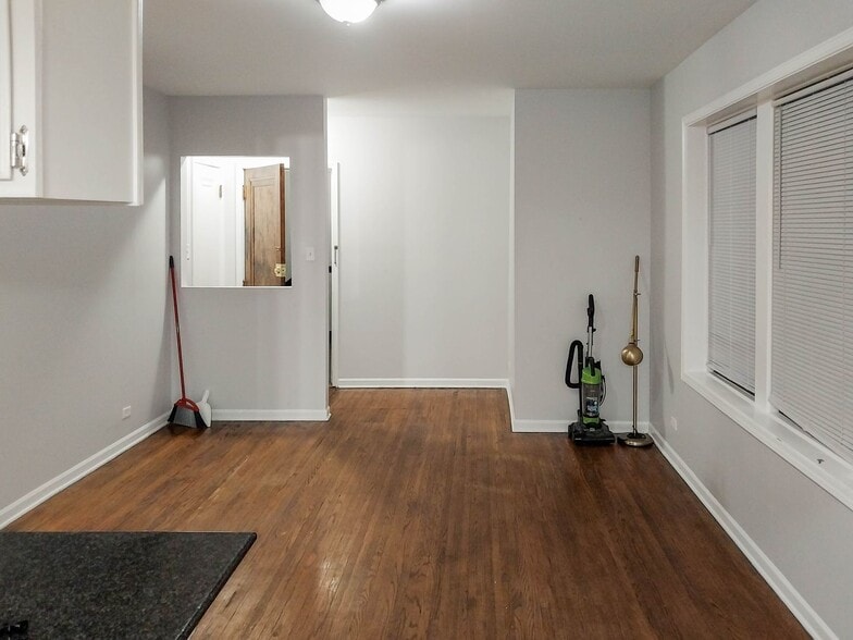 Building Photo - 3706 N Sheffield Ave