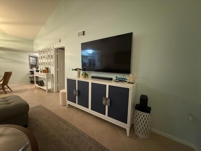 Building Photo - 236 Village Blvd