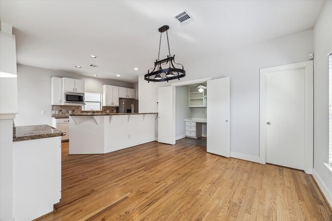 Building Photo - 9710 Riddlewood Ln