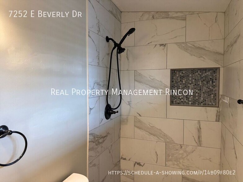 Building Photo - 7252 E Beverly Dr