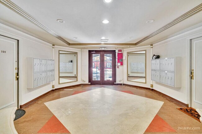 Building Photo - 570 O'Farrell St
