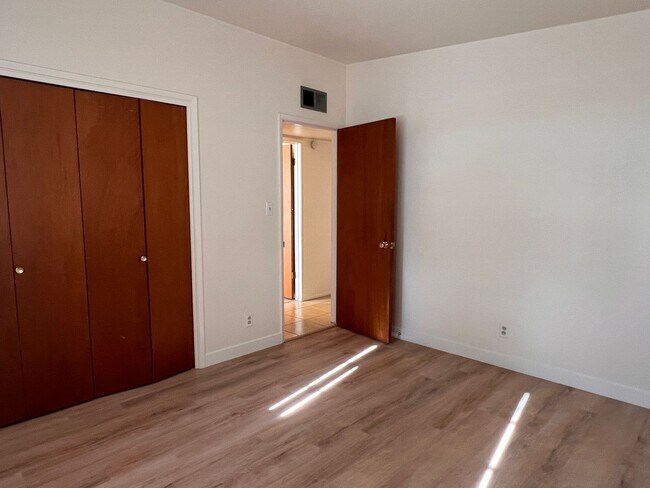 Building Photo - 2219 N 73rd Pl