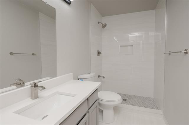 Building Photo - 532 Lake Forest Dr