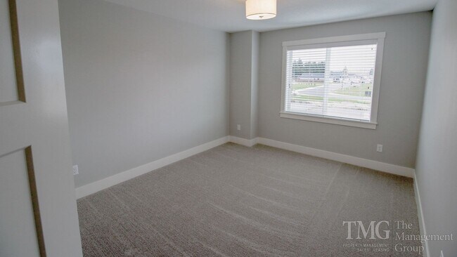 Building Photo - Beautiful 3BD Home in Orchards with Modern, Thoughtful Finishes & a Fenced Yard!