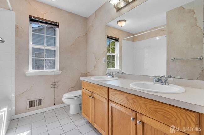 Building Photo - 1 Johnson St