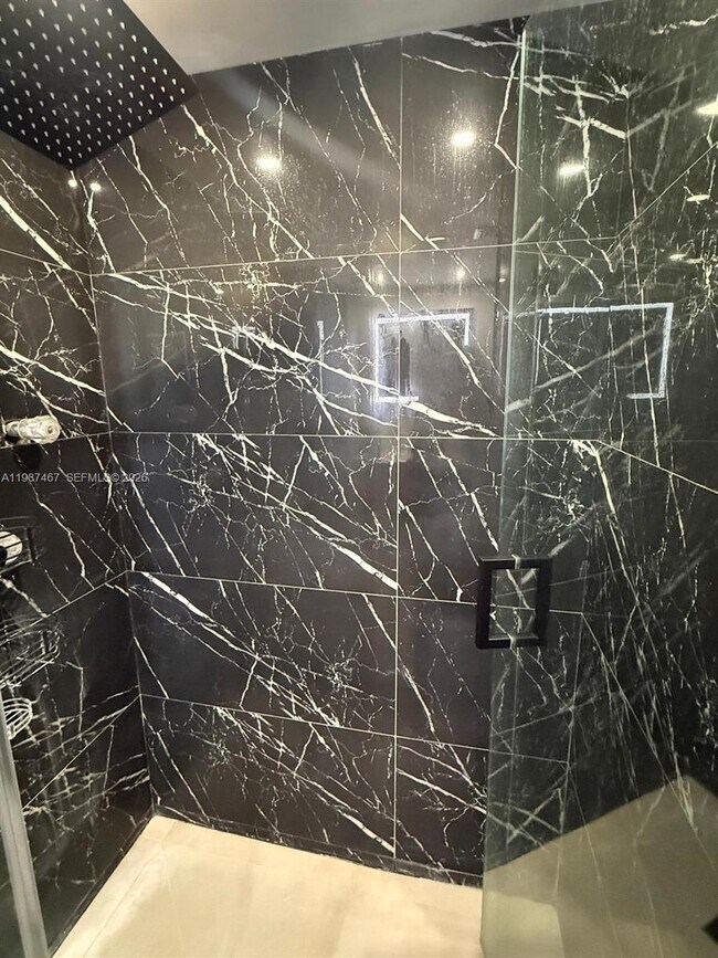 Building Photo - 18061 Biscayne Blvd