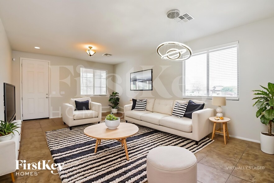 Building Photo - 10463 S Cutting Horse Dr