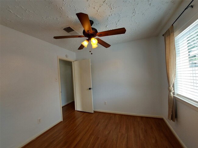 Building Photo - 3807 Quiet Pl Dr