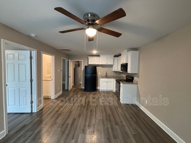 Building Photo - 610 Gordon St