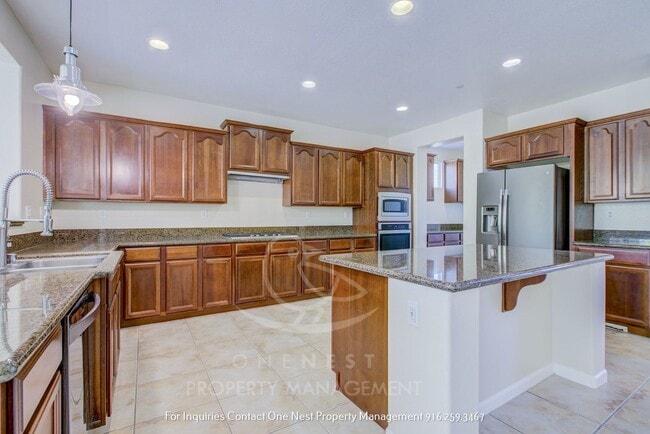 Building Photo - Huge home, Lincoln Crossing - walking dist...