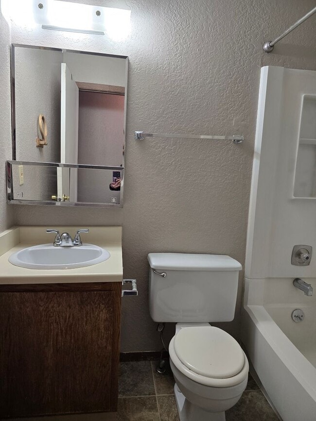 Building Photo - 2411 S McKinley St