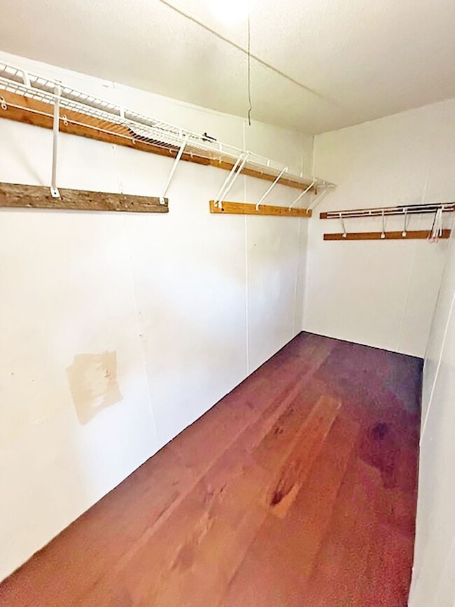 Building Photo - Beautiful 4 Bedroom 2 Bath manufactured home in Rhome Texas on 2 acres.