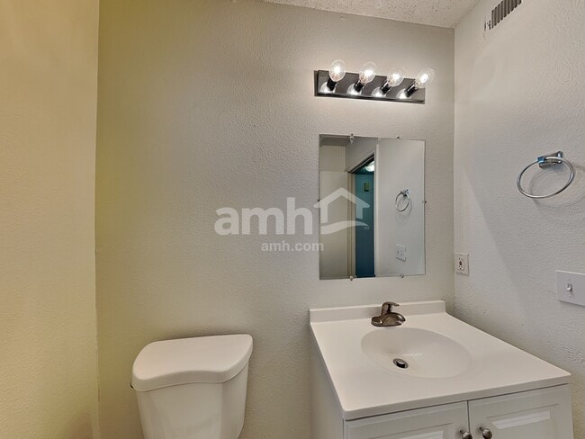 Building Photo - 1676 Sweetwater Ln