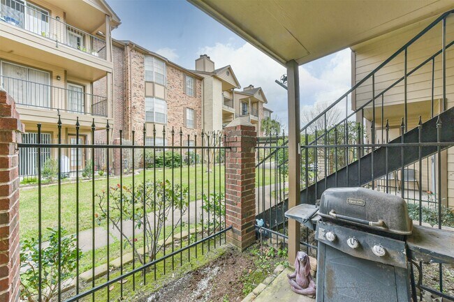 Building Photo - 2121 Hepburn St