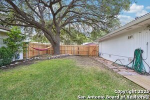 Building Photo - 13823 Brays Forest