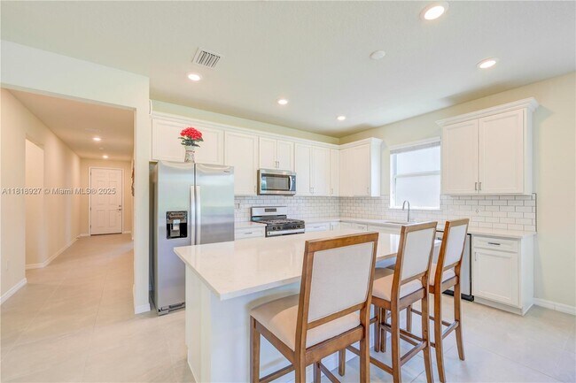 Building Photo - 12300 SW Myrtle Oak Dr