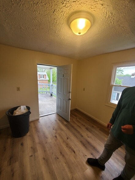 Building Photo - 370 Cole Ave