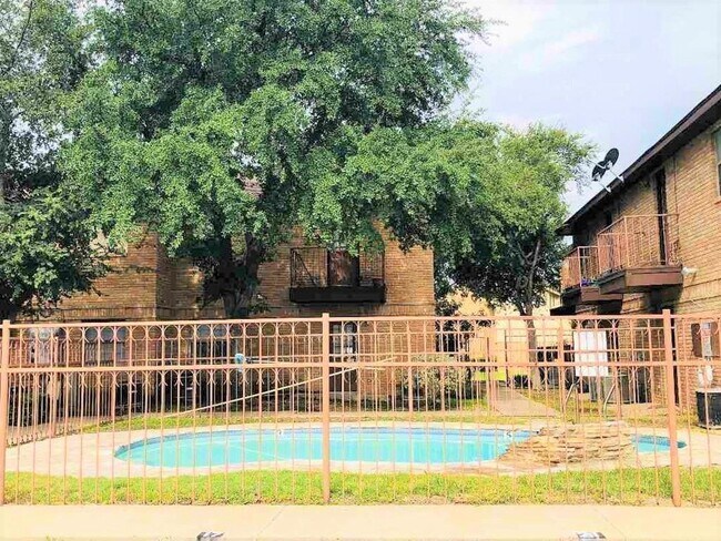 Building Photo - 201 Martingale