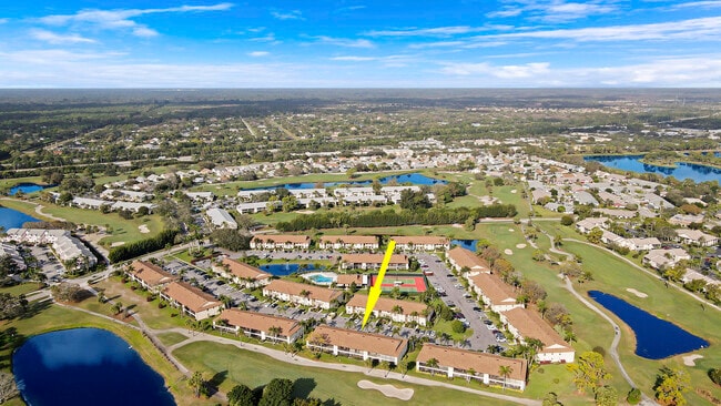Building Photo - 1001 Pinecrest Cir