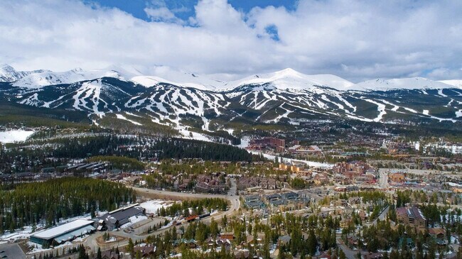 Building Photo - 600 South Park Avenue