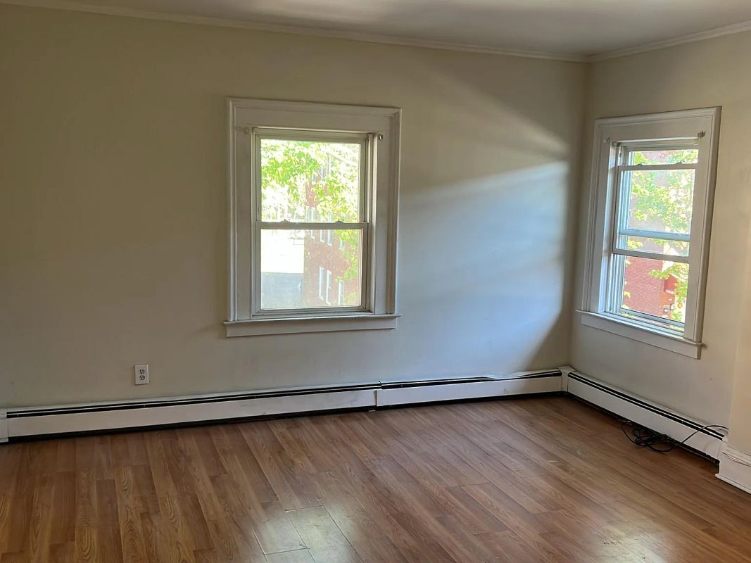 Building Photo - 483 Broad St