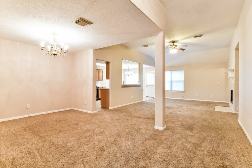 Building Photo - 3219 Candlepine Dr