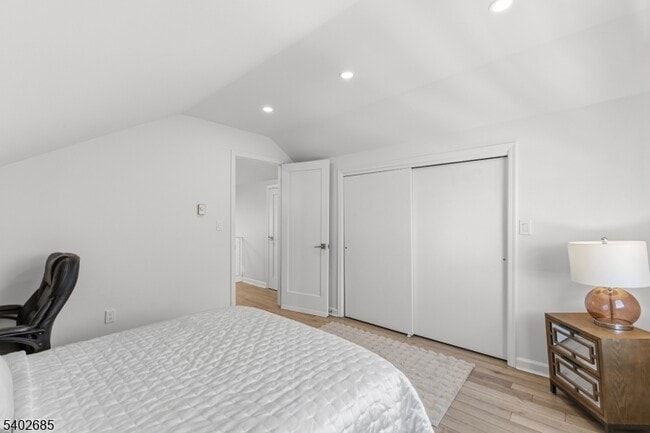 Building Photo - 48 Hobart Pl